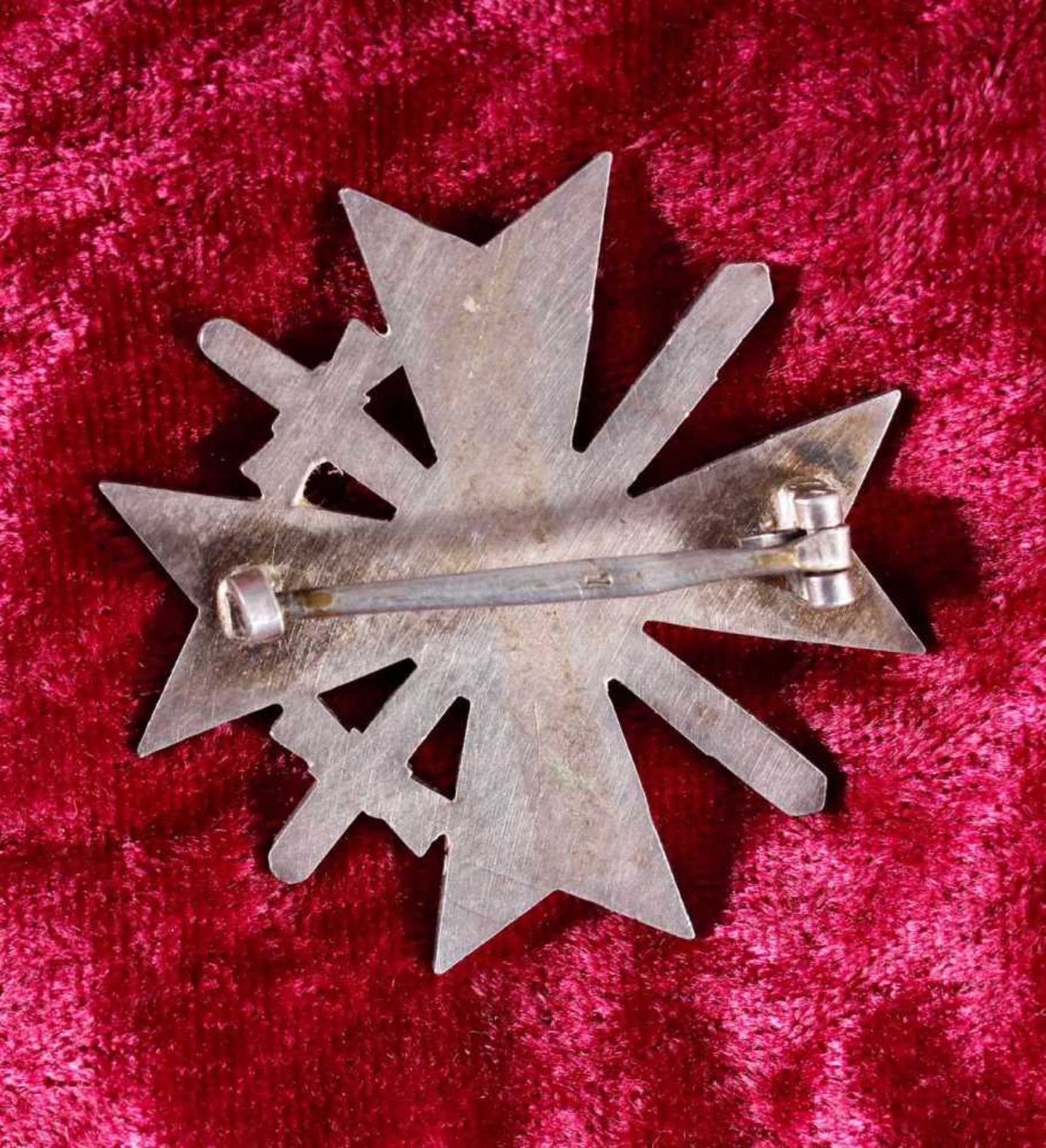 Kriegsverdienstkreuz 1. Klasse mit Schwertern, 1939Buntmetall versilbert an Nadel, in Sammelbox. - Bild 2 aus 2