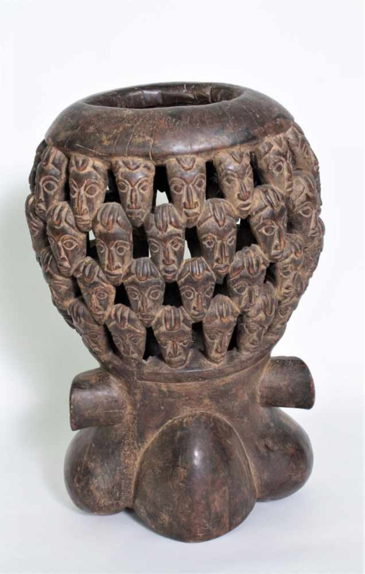 Große Bamum Tanzmaske, Kamerun, 1. Hälfte 20. Jh.Holz geschnitzt, glänzende dunkelbraune glänzende - Bild 2 aus 7