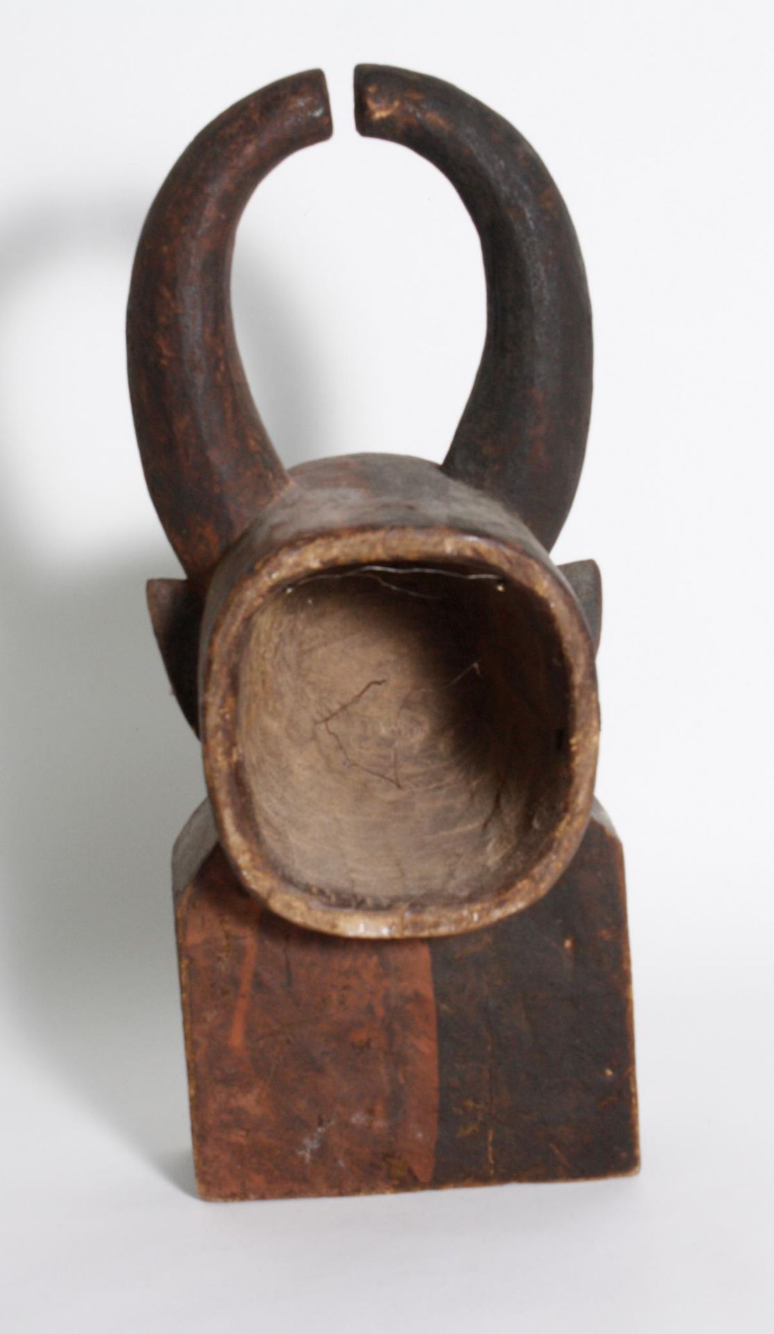 Chamba Büffelmaske, "Nam Gbalang", Nigeria, Kamerun, 1. Hälfte 20. Jh.Holz, geschnitzt, Helmmaske, - Image 4 of 4