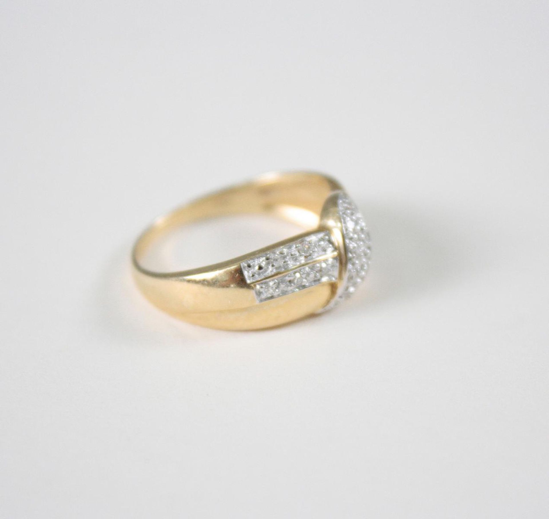 Damenring mit Diamanten, 14 Karat GelbgoldCa. 17  Diamanten von jeweils ca. 0,01 Karat,  Ringgröße - Image 2 of 3