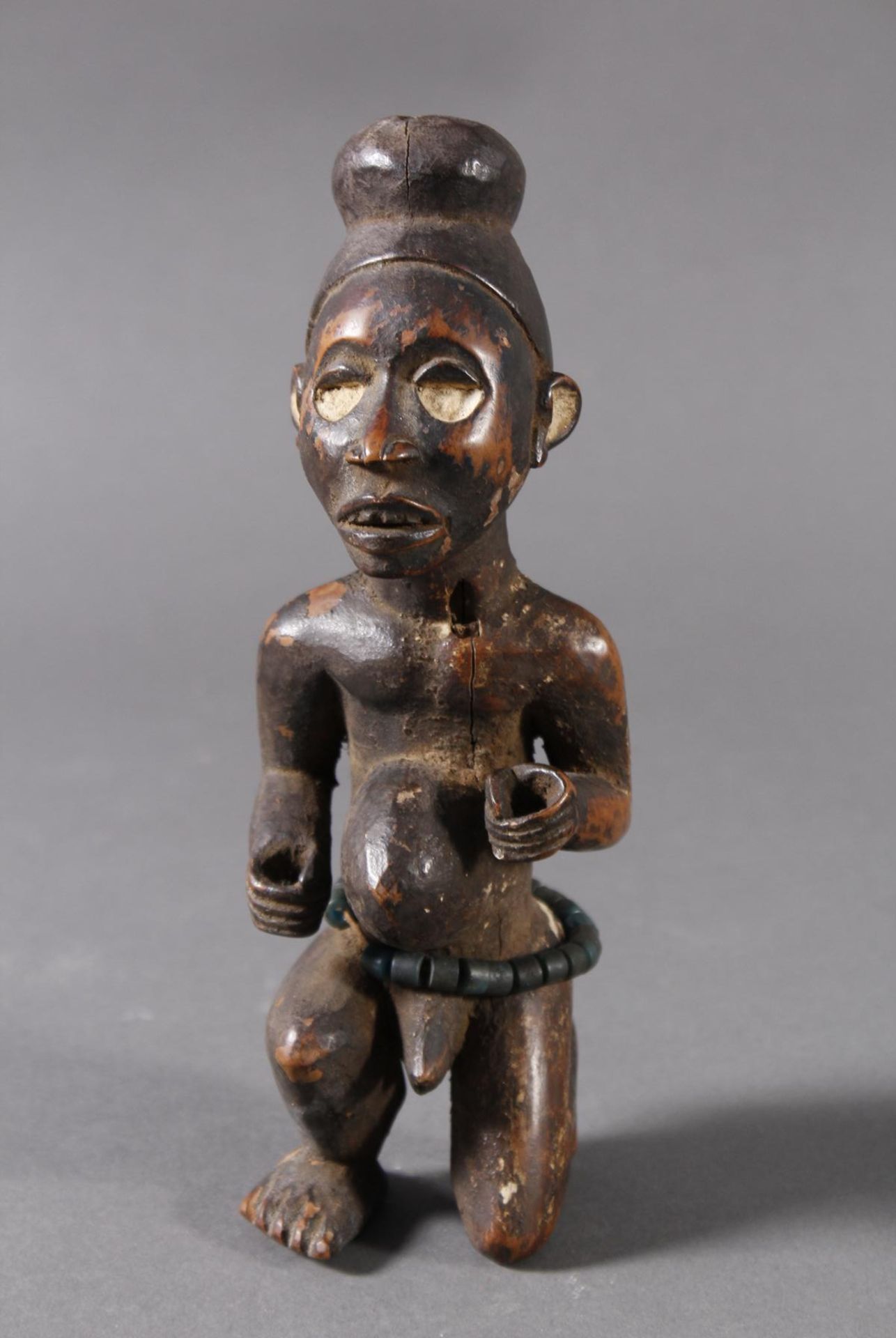 Fetischfigur Bakongo-ViliHolz mit schöner Alters- bzw. Gebrauchspatina. Augen und Ohren mit