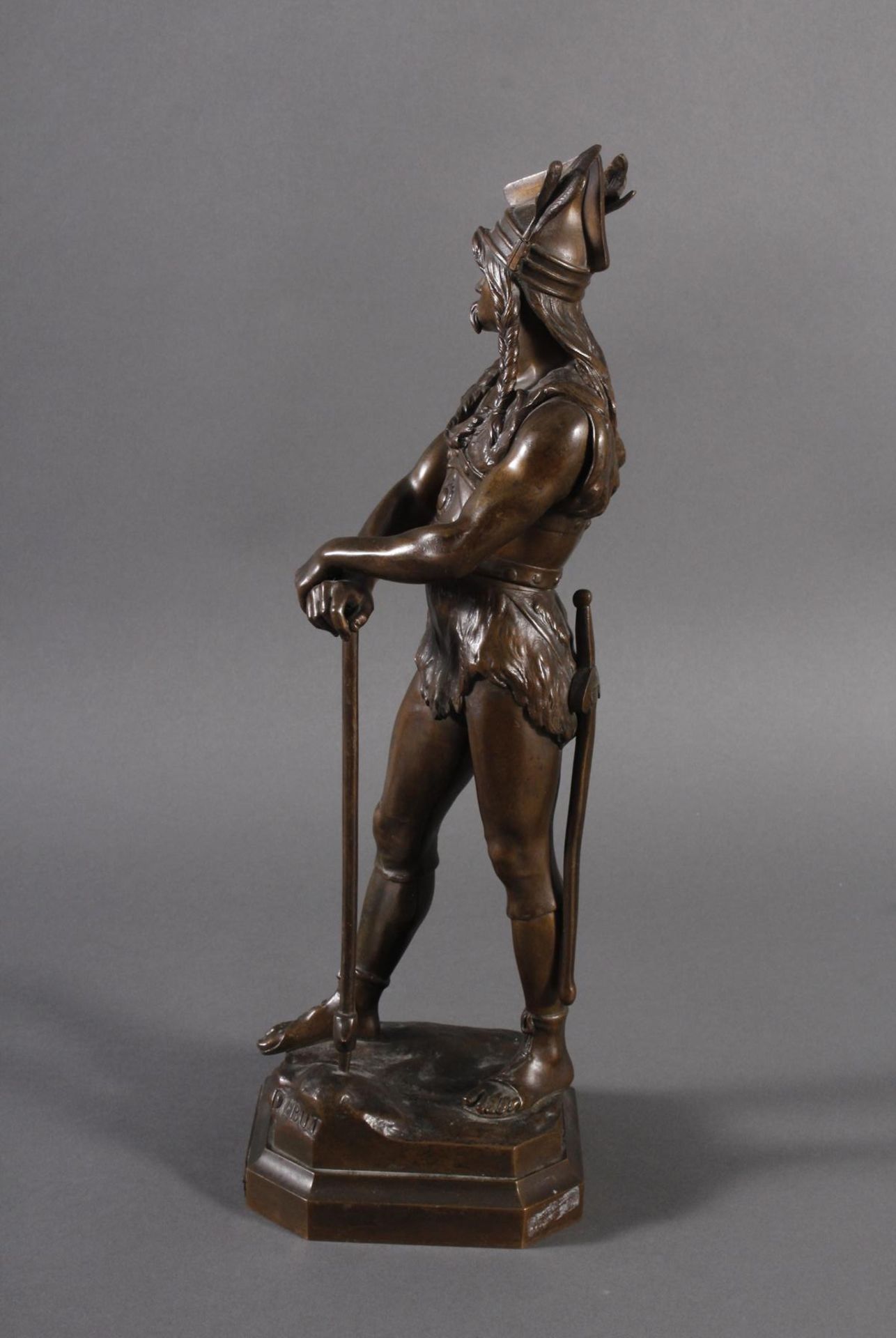 Marcel Debut (1865-1933)Bronze Plastik "Vericentorix" um 1890. Bronze patiniert, signiert DEBUT. - Bild 3 aus 7