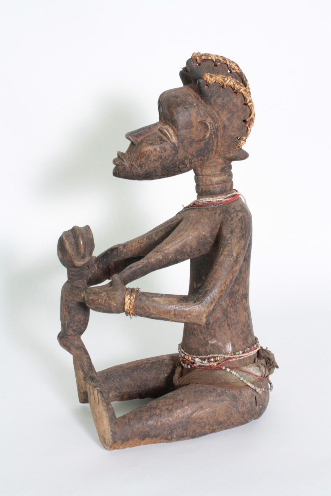 Mutter-Kind-Figur, Dan, Elfenbeinküste, Liberia, 1. Hälfte 20. Jh.Holz, braune Kruste Patina, - Bild 3 aus 7