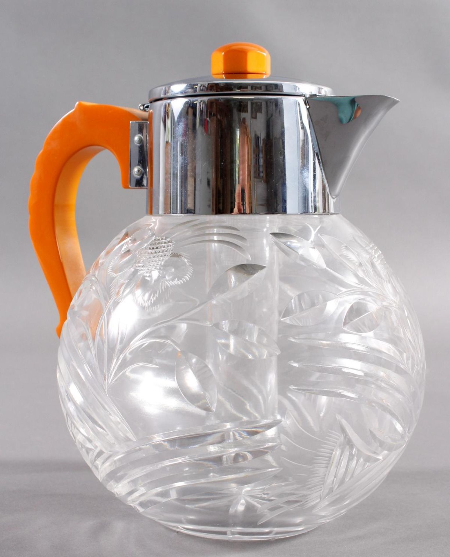 Glas Karaffe Art DecoIn Blütenform verzierter Bleikristallkorpus, verchromte Metallmontur, Griff und - Image 2 of 8