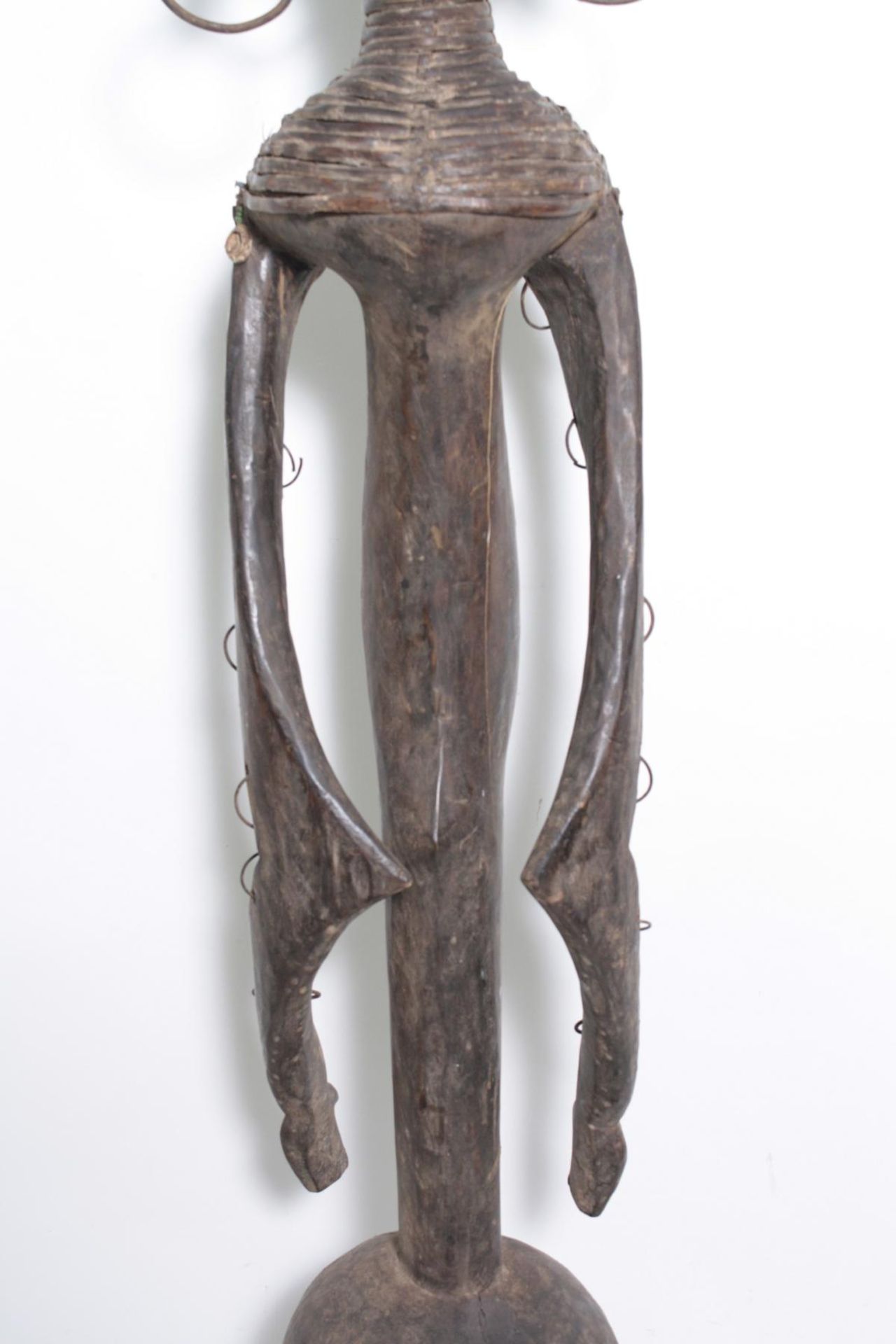 Ritualfigur der Mumuye, "Iagalagana", Nigeria. 1. Hälfte 20. Jh.Holz geschnitzt, dunkelbraune Patina - Bild 10 aus 15