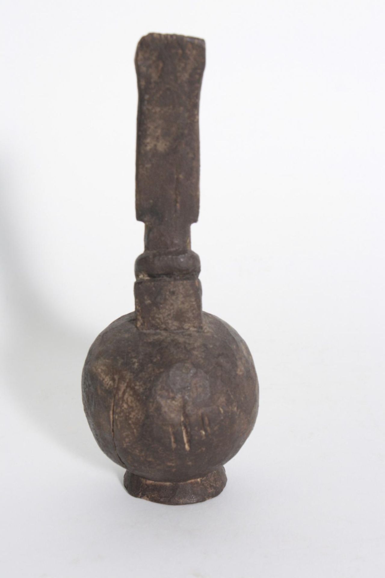 Kleines Ölgefäß, Dogon, Mali, 1. Hälfte 20. Jh.Holz geschnitzt, starke dunkelbraune Krustenpatina, - Bild 2 aus 3