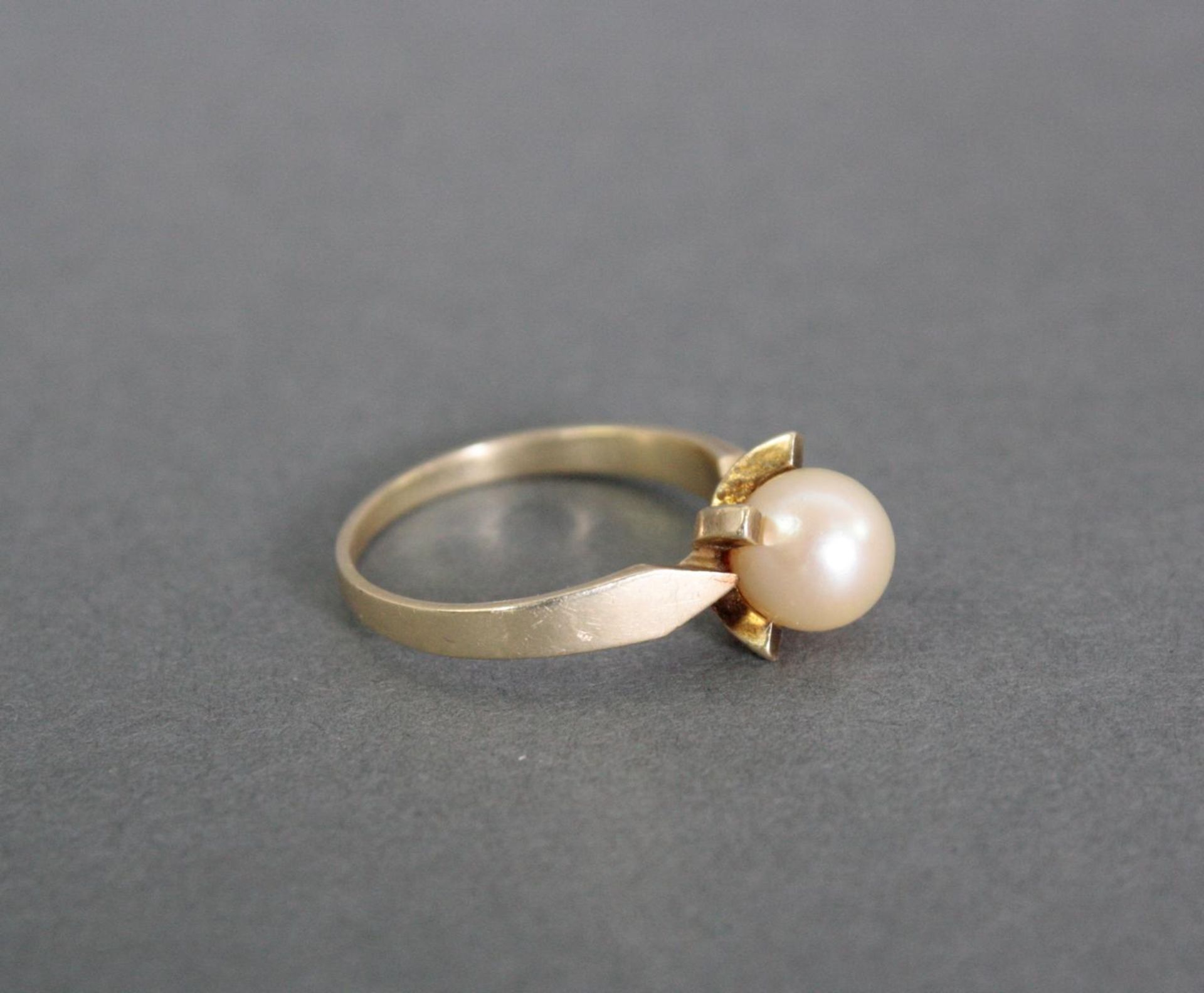 Damenring mit Perle, 14 Karat Gelbgold1 Perle Durchmesser 7,5 mm, Ringgröße 58, 3,4 g. - Image 2 of 3