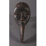 Antike Maske, Dan, Liberia 1. Hälfte 20. Jh.Holz geschnitzt, dunkle Patina, Schnabelmaske, ca. 6 x