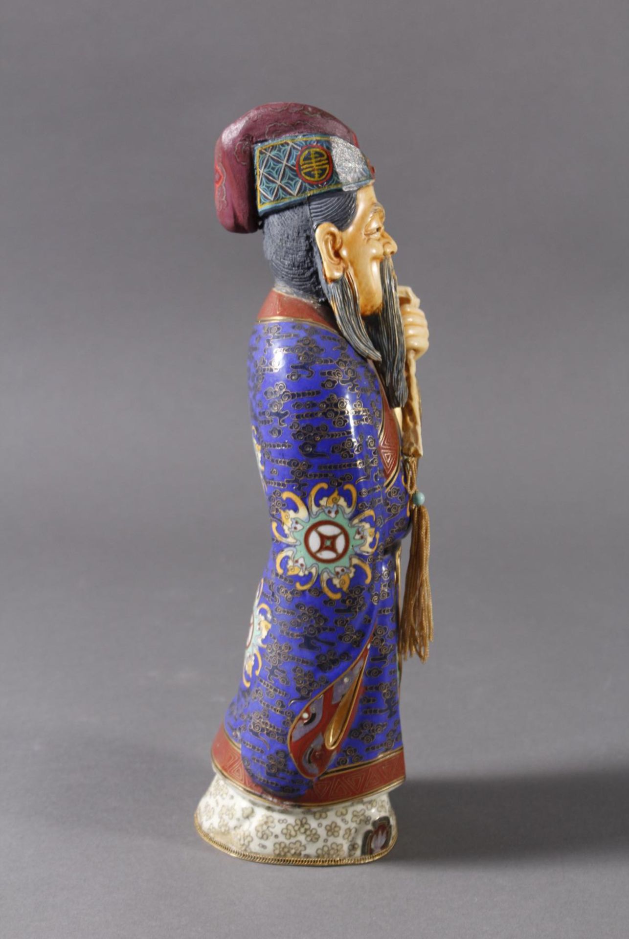 Cloisonné Figur, Hochherrschaftlicher Hofbeamter, China, wohl Republik PeriodeKupfer vergoldet, - Bild 5 aus 6