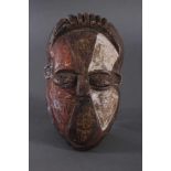 Antike Afrikanische Maske, 1. Hälfte 20. Jh.Holz geschnitzt und farbig gefaßt, durchbrochene