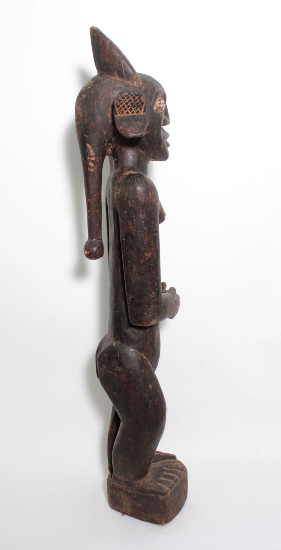 Große Figur, wohl "Eshu", Yoruba, Nigeria , 1. Hälfte 20. Jh.Holz geschnitzt, schwarze krustige - Bild 5 aus 11
