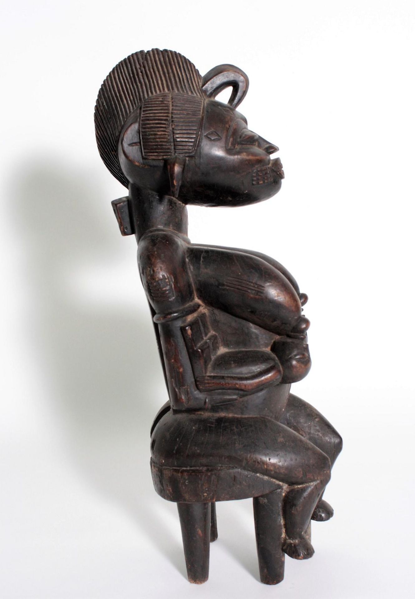 Mutter mit Zwillingen, Senufo, Elfenbeinküste, 1. Hälfte 20. Jh.Schweres Holz, geschnitzt, dunkler - Bild 4 aus 6