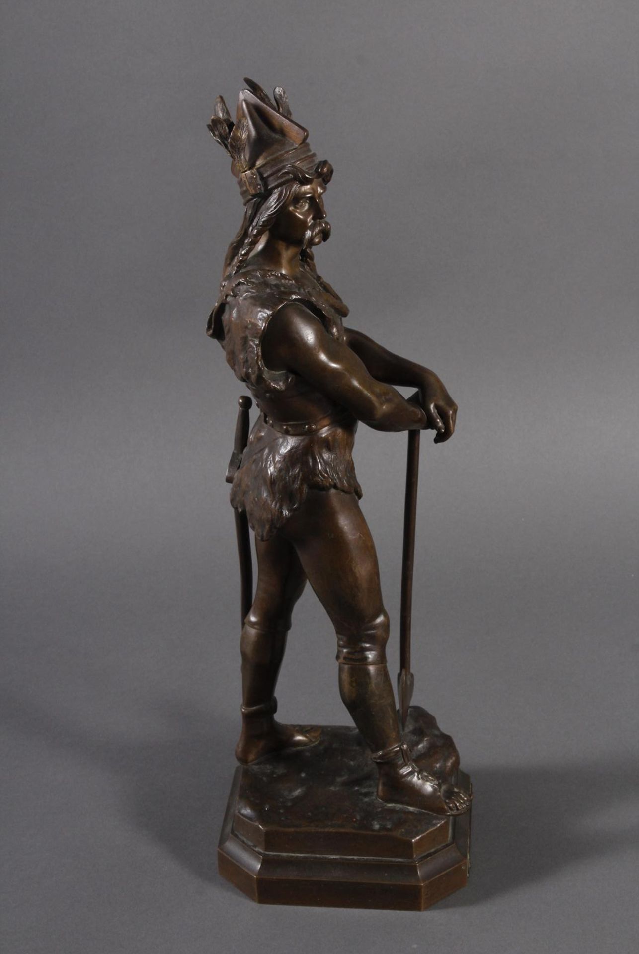 Marcel Debut (1865-1933)Bronze Plastik "Vericentorix" um 1890. Bronze patiniert, signiert DEBUT. - Bild 5 aus 7