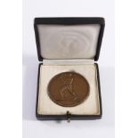 Bronze Medaille, Technische Hochschule Karlsruhe Fridericana 1825-1925Medailleur H. Ehehalt.Auf