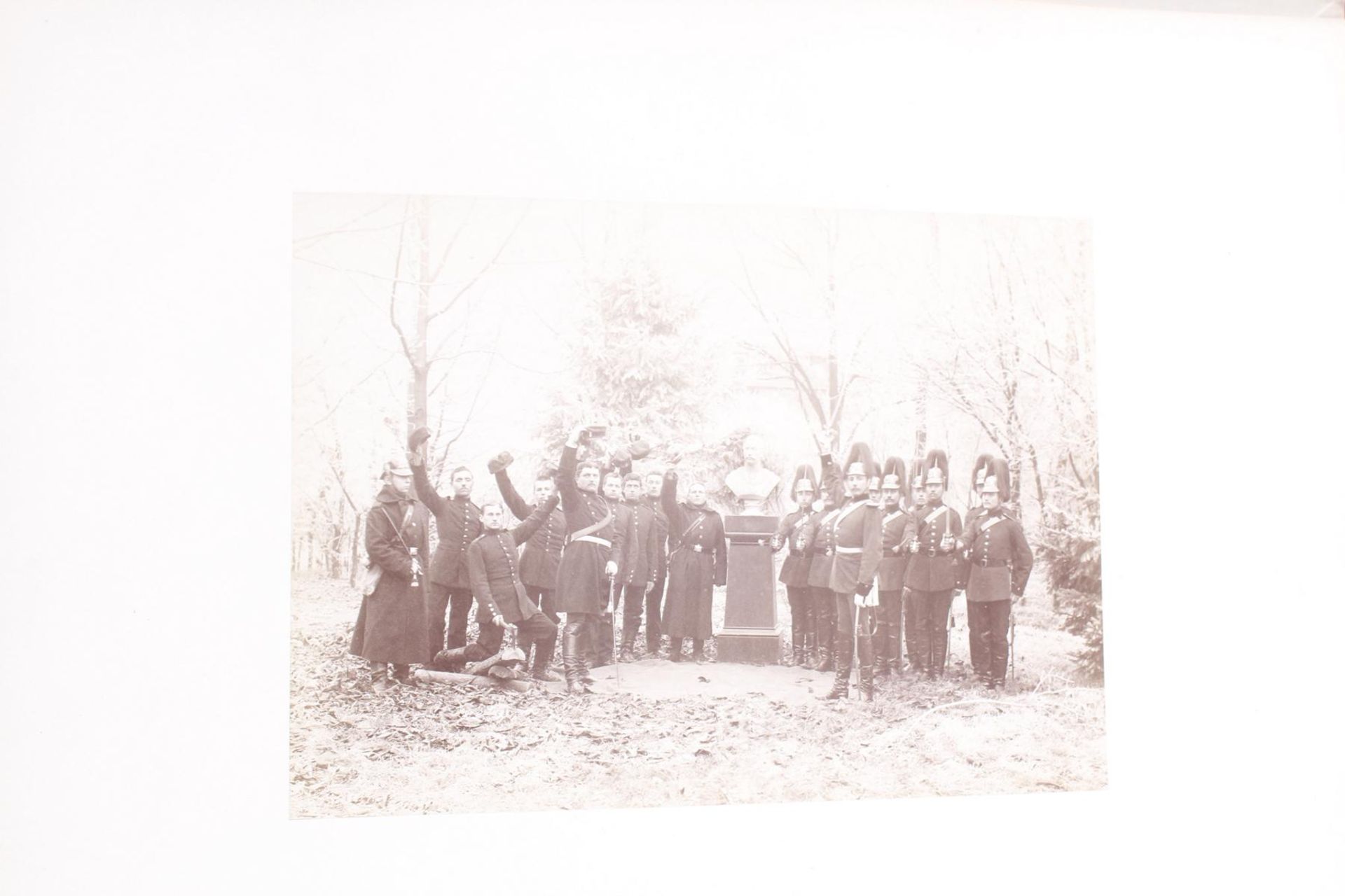 Bilder zur Geschichte des 1. badischen Feld-Artillerie-Regiments No. 14, 1888Gestellt im Casino zu - Bild 4 aus 5