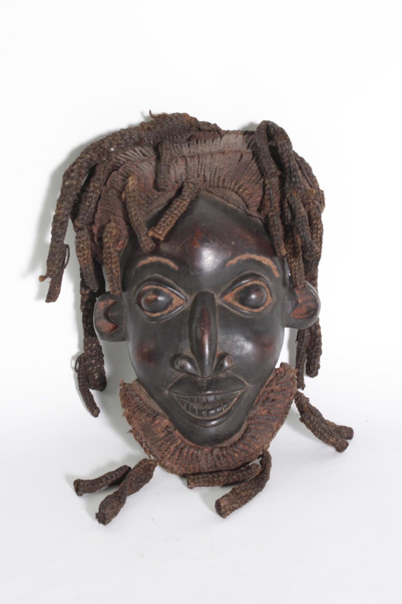 Große Bamileke-Maske, Kamerun, Grassland, 1. Hälfte 20. Jh.Holz, geschnitzt, freundlicher