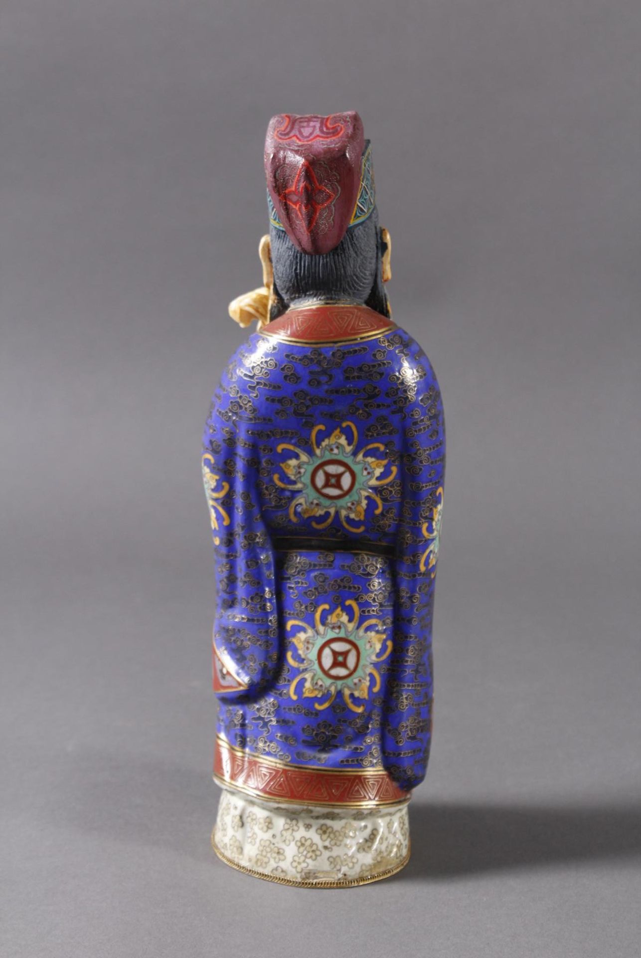 Cloisonné Figur, Hochherrschaftlicher Hofbeamter, China, wohl Republik PeriodeKupfer vergoldet, - Bild 3 aus 6