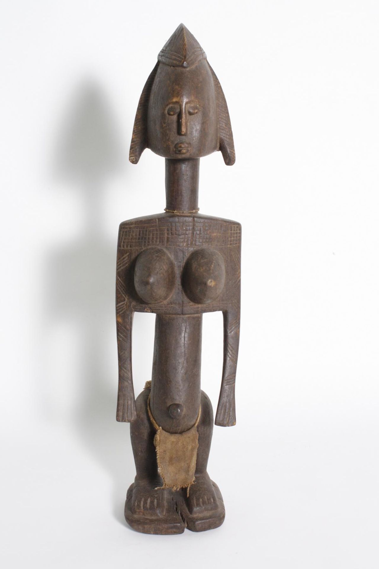 Stehende, weibliche Figur, ‘Nyeleni’, Bambara (oder Bamana), Mali, 1. Hälfte 20. Jh.Schweres Holz,