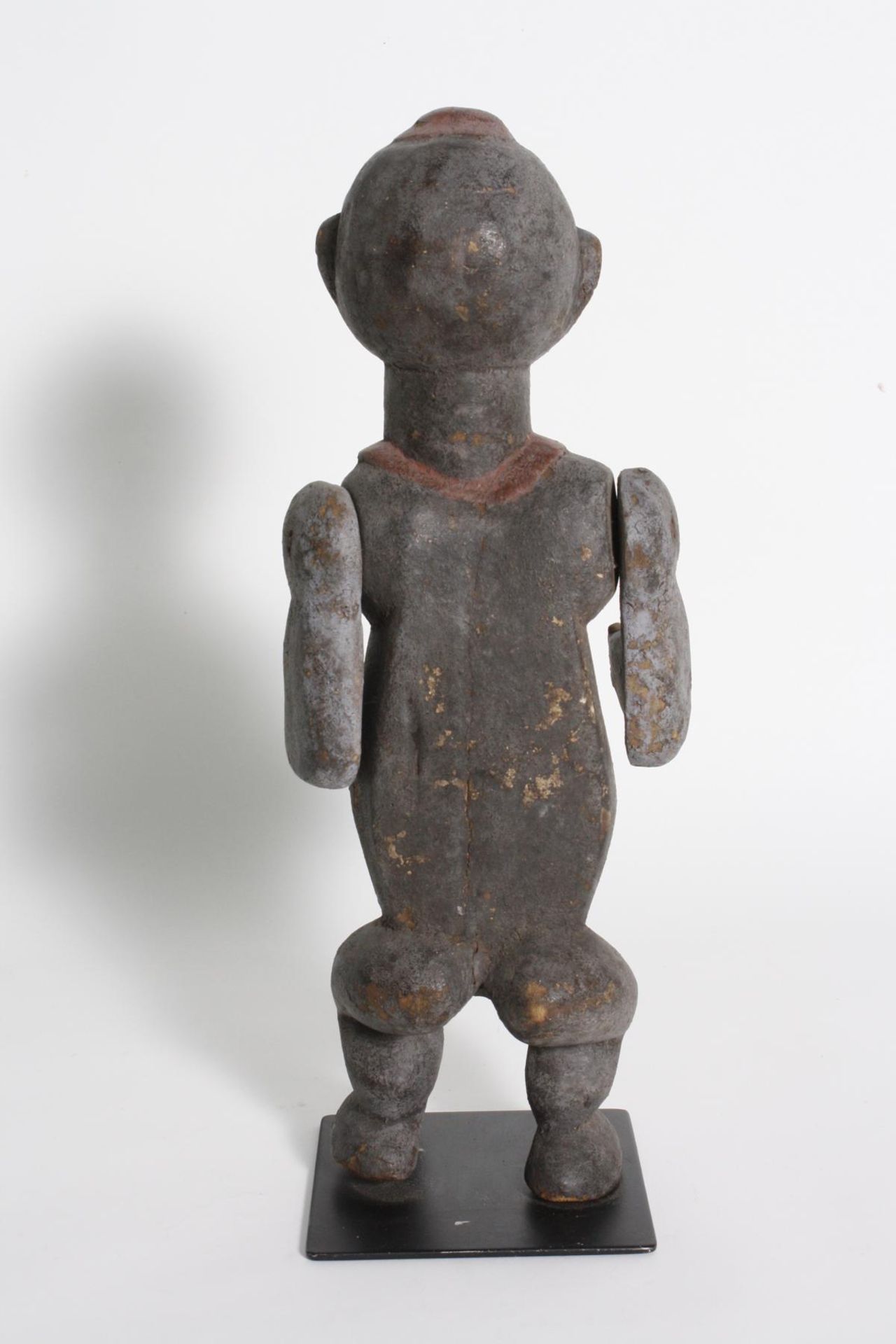 Männliche Marionette, Eket, Nigeria, 1. Hälfte 20. Jh.Holz geschnitzte männliche Figur mit roter - Image 3 of 7