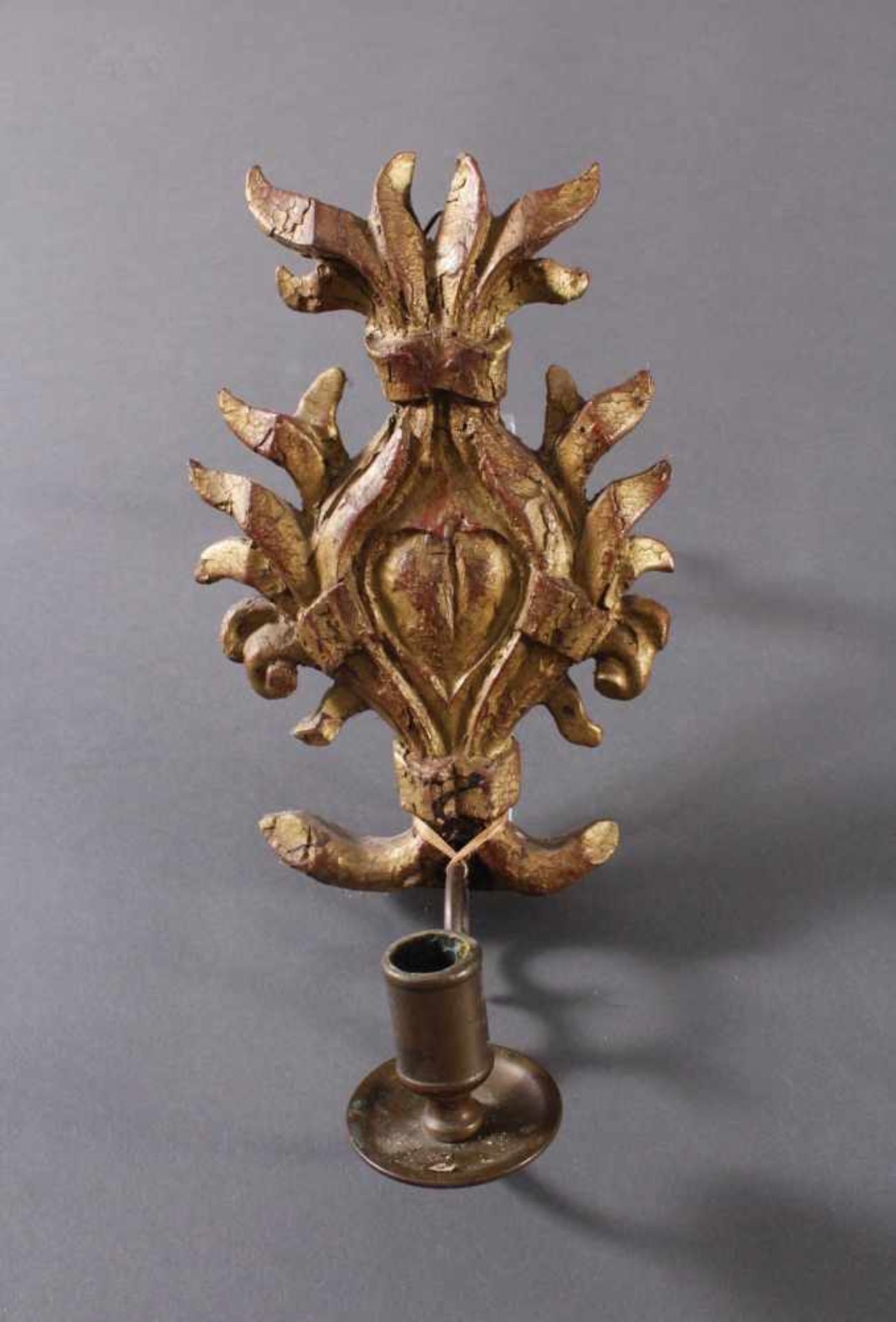 Barock Blaker aus Holz, Süddeutsch 18. Jh.Aus dem Vollholz geschnitzt, Gold gefasst, Kerzenhalter