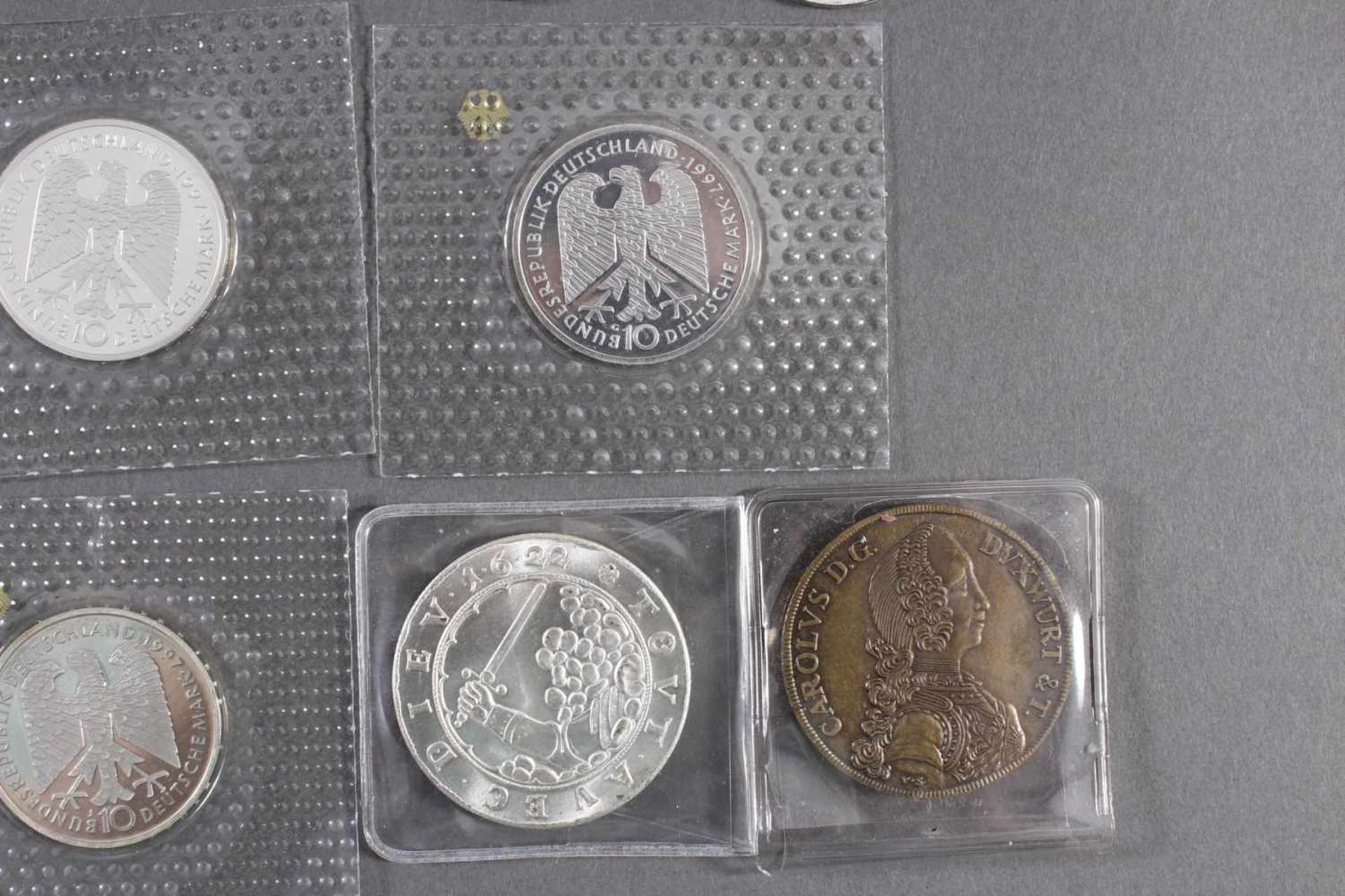 Kleine Münz- und MedaillensammlungSammlung bestehend aus 25x 5DM Münzen, 22 x 10 DM Münzen, - Bild 7 aus 16