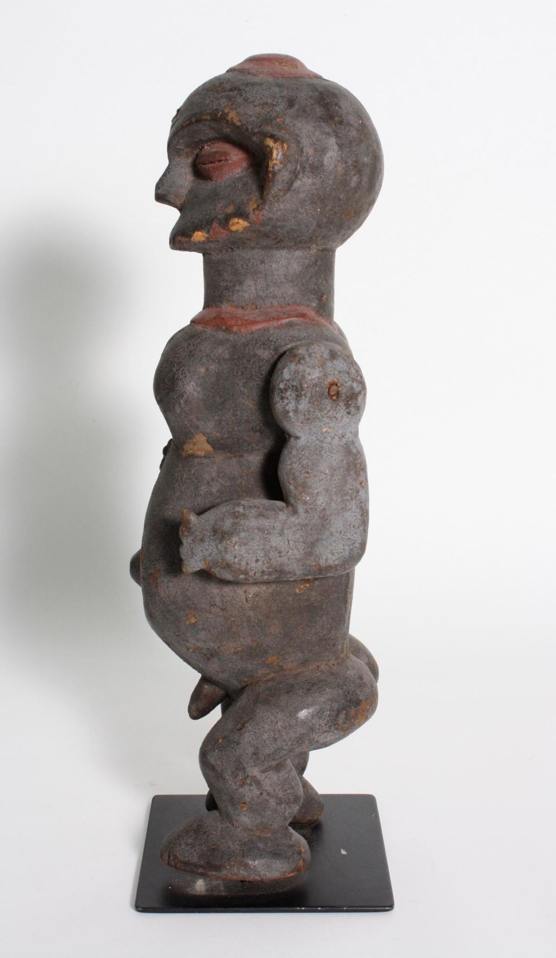 Männliche Marionette, Eket, Nigeria, 1. Hälfte 20. Jh.Holz geschnitzte männliche Figur mit roter - Bild 5 aus 7