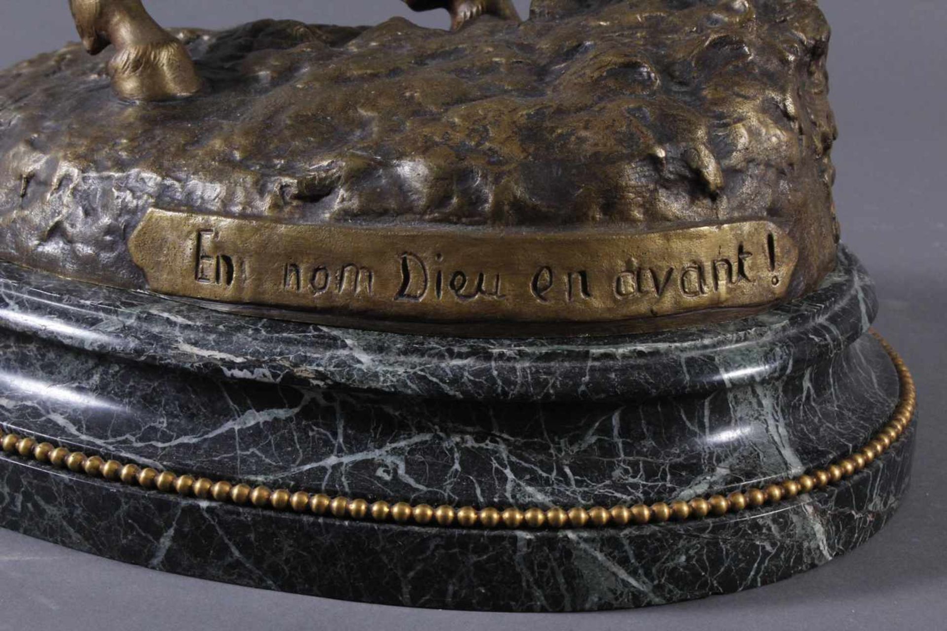 Conrad Portalis, große Bronzeskulptur auf ovalem Marmorsockel'En nom Dieu en avant', Reiter mit - Bild 2 aus 6