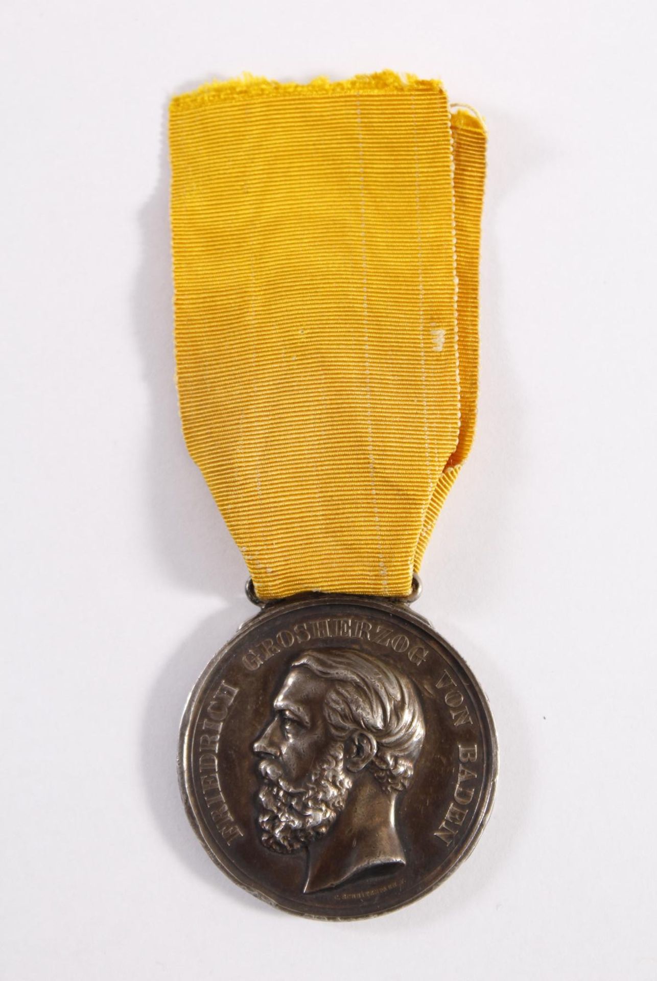 Baden: Große Silberne Verdienstmedaille an Band (1881-1896)Durchmesser ca. 40,5 mm, oben