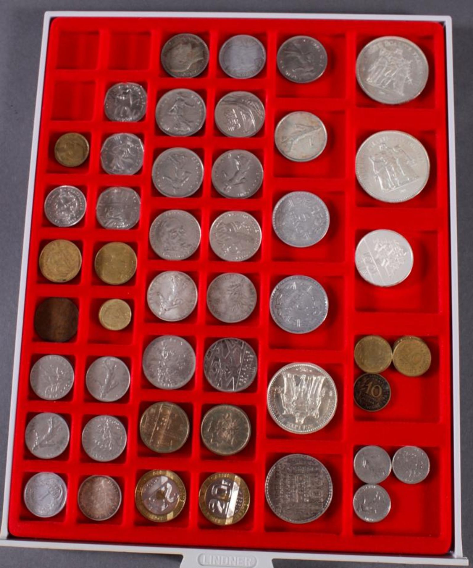 Kleine Münzsammlung FrankreichÜber 50 Sonder-, Kurs- und Silbermünzen.
