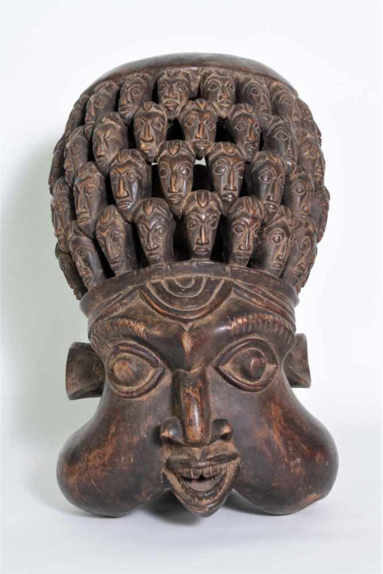 Große Bamum Tanzmaske, Kamerun, 1. Hälfte 20. Jh.Holz geschnitzt, glänzende dunkelbraune glänzende