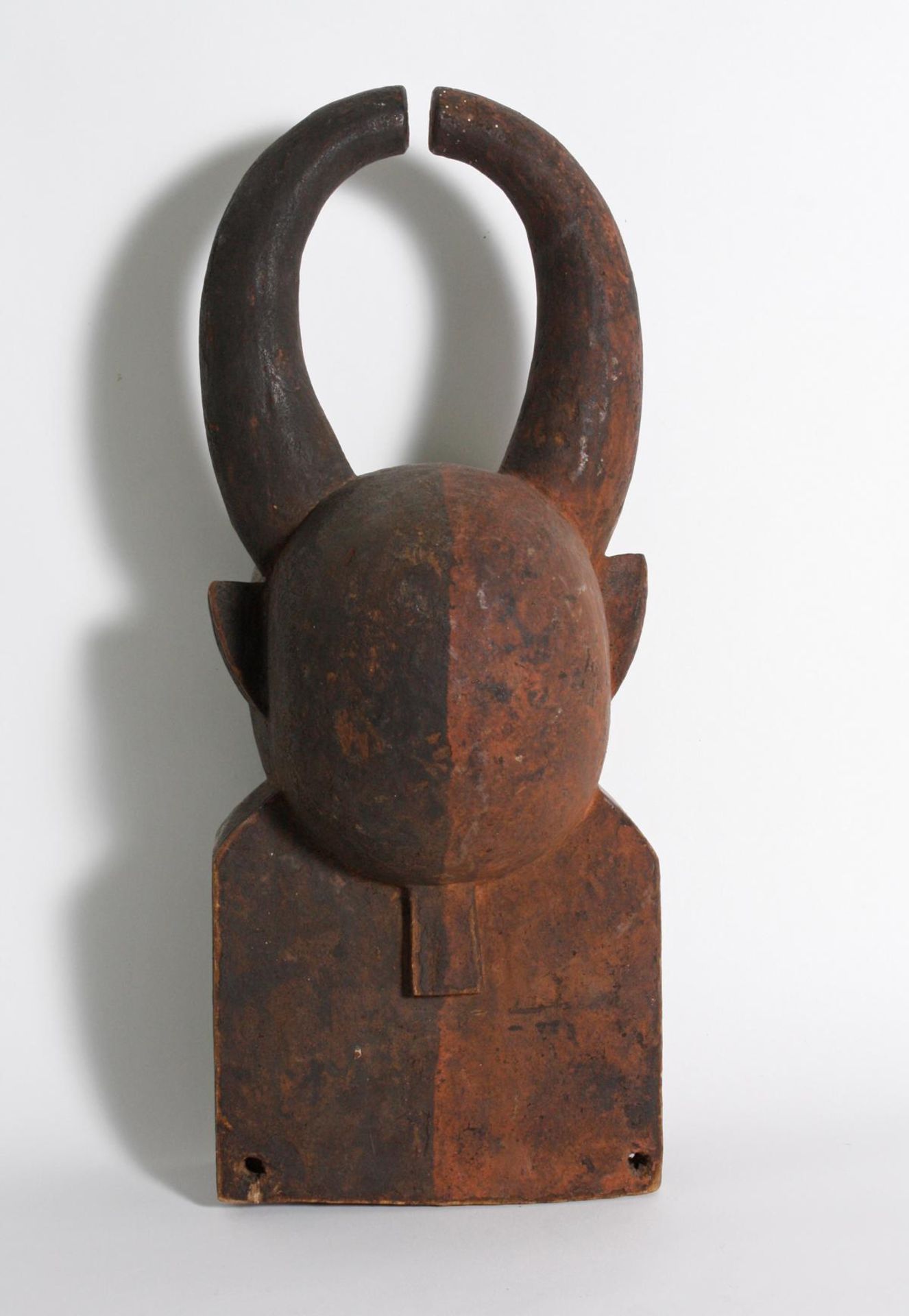 Chamba Büffelmaske, "Nam Gbalang", Nigeria, Kamerun, 1. Hälfte 20. Jh.Holz, geschnitzt, Helmmaske,