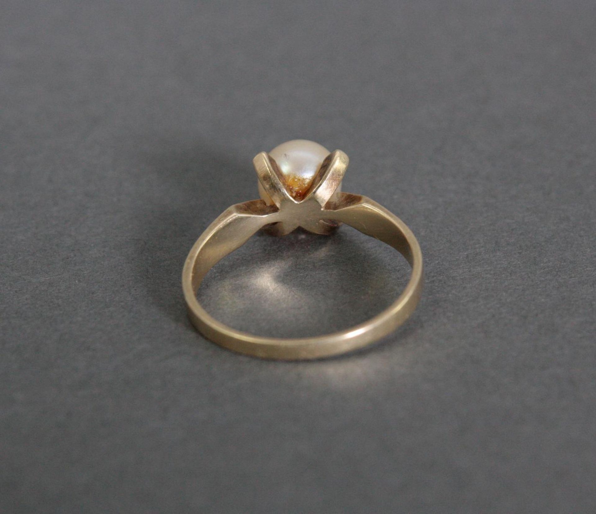Damenring mit Perle, 14 Karat Gelbgold1 Perle Durchmesser 7,5 mm, Ringgröße 58, 3,4 g. - Image 3 of 3