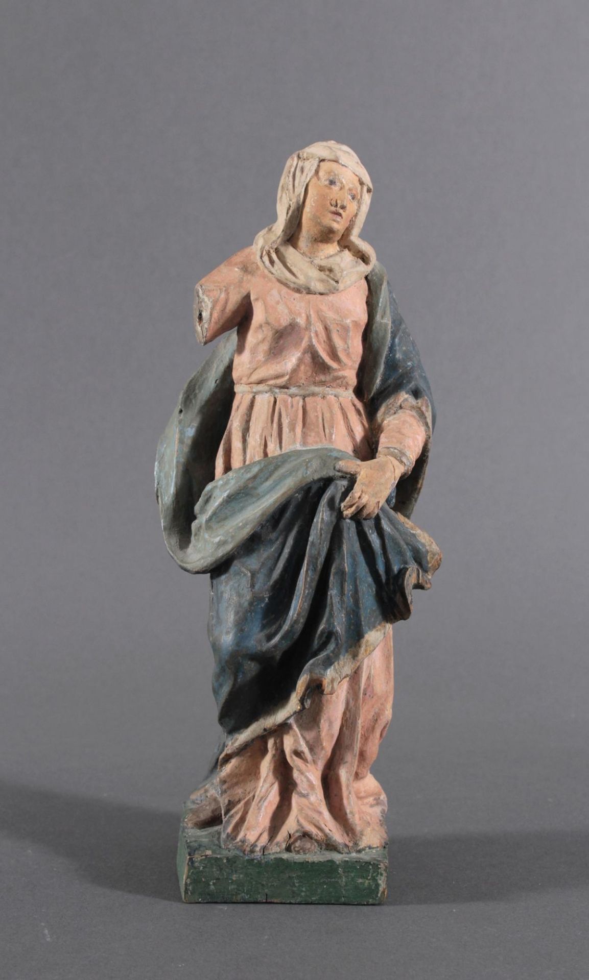 Holzskulptur, Maria mit langem Gewand, 19. JahrhundertDarstellung Maria, den Blick nach vorne