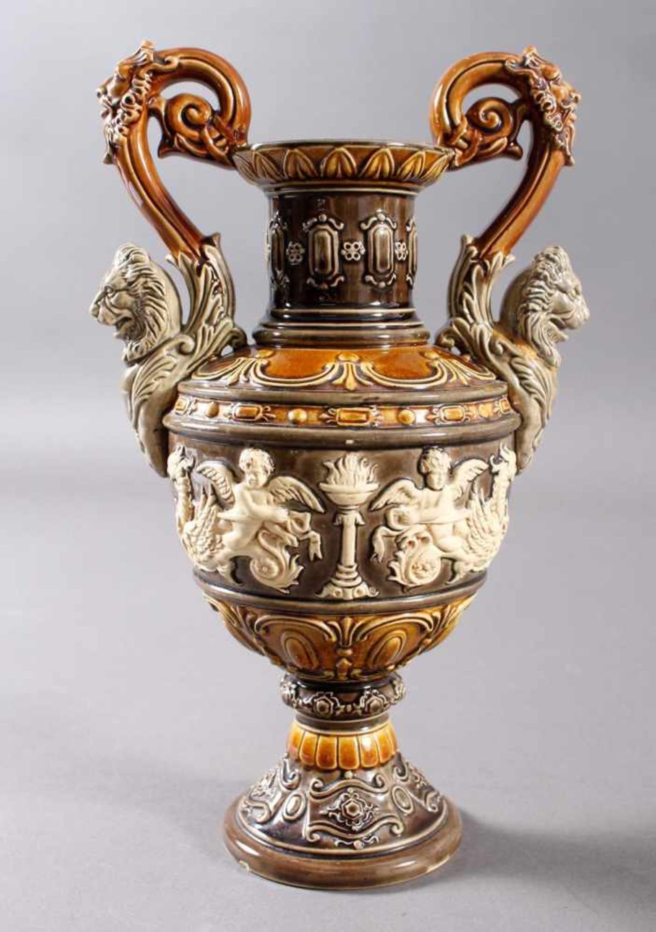 Keramik Ziervase, Deutsch um 1880Mehrfarbig glasiert. Boden mit Herstellermonogramm und Nummerierung