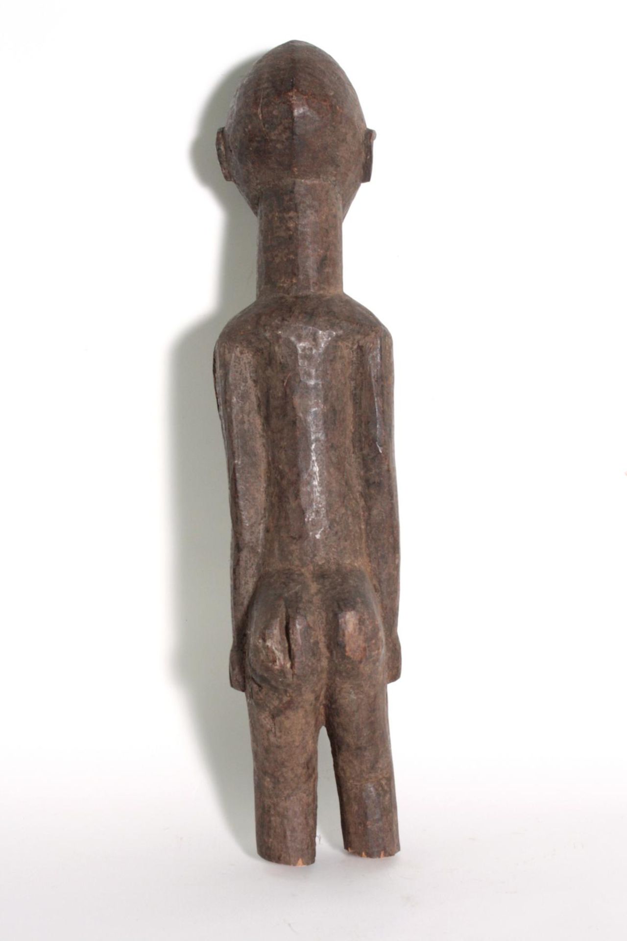 Stehende weibliche Figur, wohl Lobi, Burkina Faso. 1. Hälfte 20. Jh.Holz, dunkelbraune und - Bild 2 aus 5