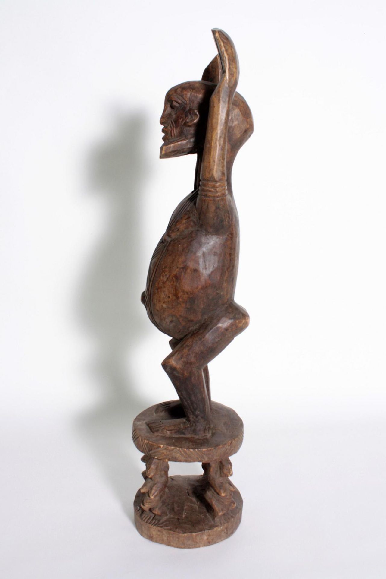 Mythische Figur "Nommo", Dogon, Mali, Burkina Faso, 1. Hälfte 20. Jh.Hartholz, braune Patina, - Bild 5 aus 6