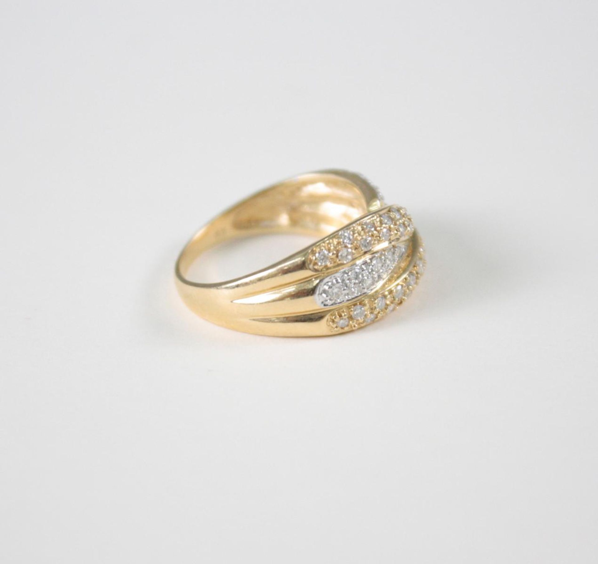 Damenring mit Diamanten, 14 Karat GelbgoldCa. 47 Diamanten von jeweils ca. 0,01 Karat, Ringgröße 57, - Bild 2 aus 3