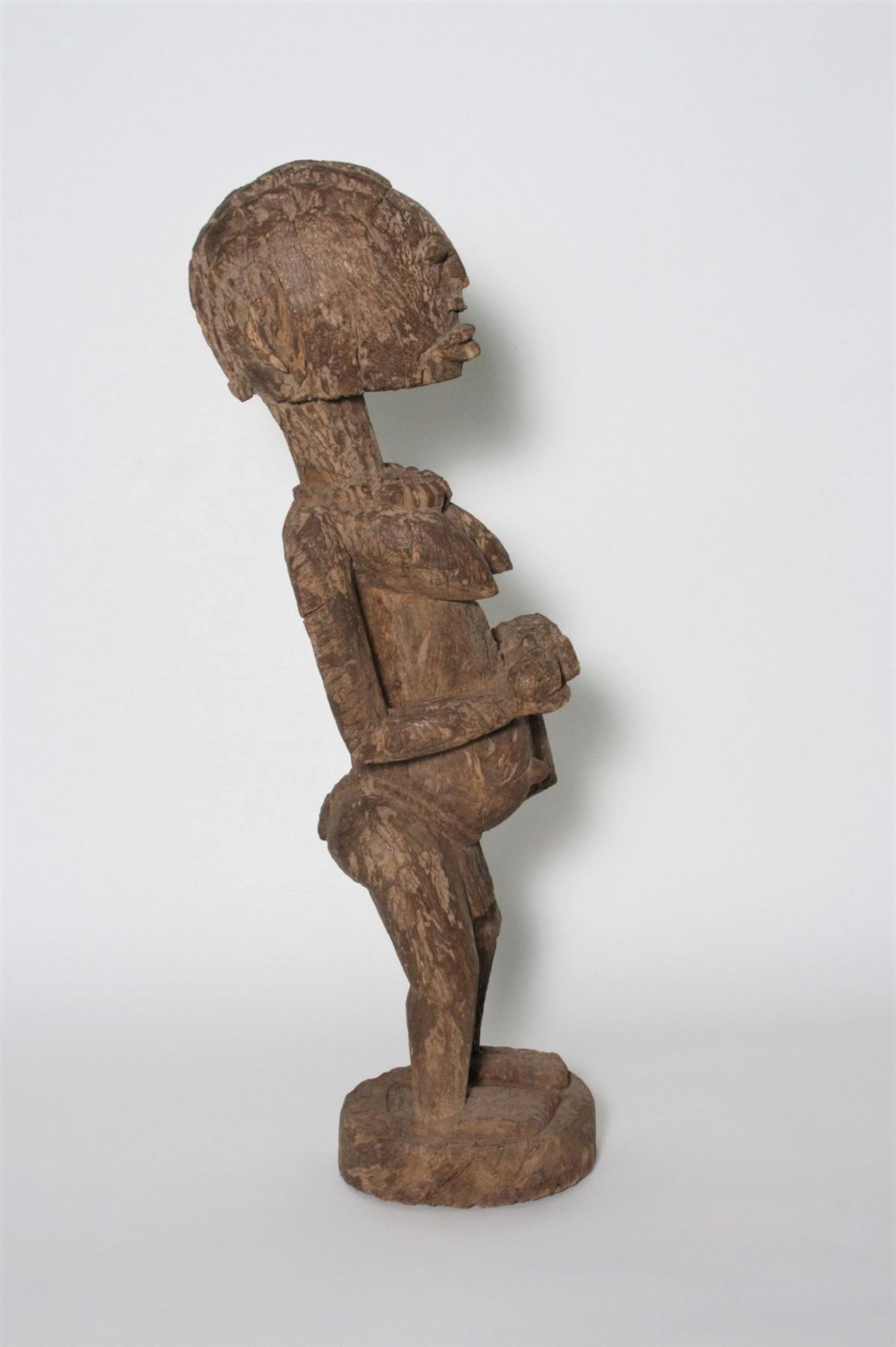 Mutter-Kind-Figur, Dogon, Mali, Burkina Faso, 1. Hälfte 20. Jh.Hartholz, braune Patina, stehende - Bild 2 aus 7