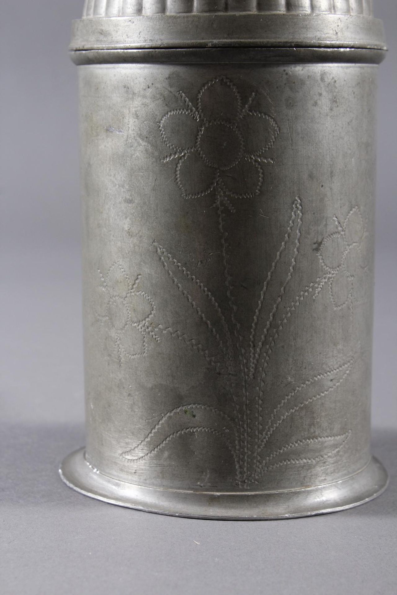 Zinnkrug, Walzendeckelkrug, Deutsch um 1800 - Bild 2 aus 11