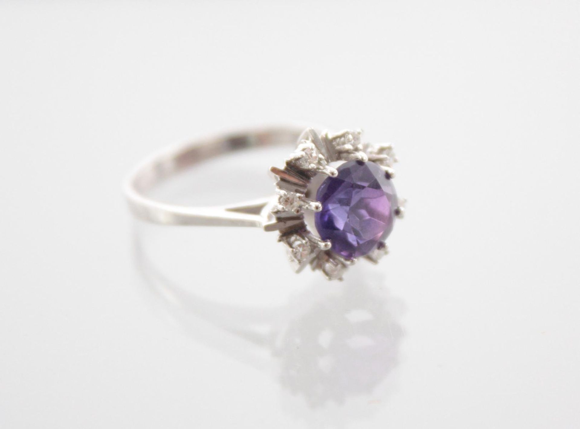 Damenring mit facettiertem Amethyst und Diamanten, 14 Karat Weißgold - Bild 4 aus 4