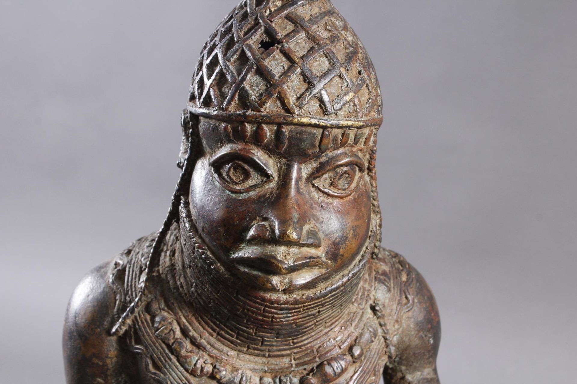 Bronze Gedenkfigur, Benin, Nigeria, 20. Jahrhundert - Image 2 of 11