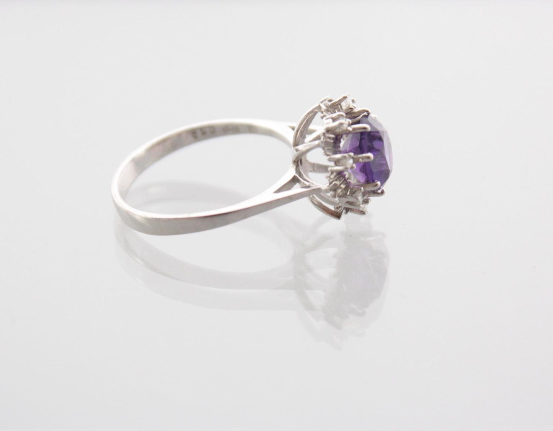 Damenring mit facettiertem Amethyst und Diamanten, 14 Karat Weißgold - Bild 2 aus 4