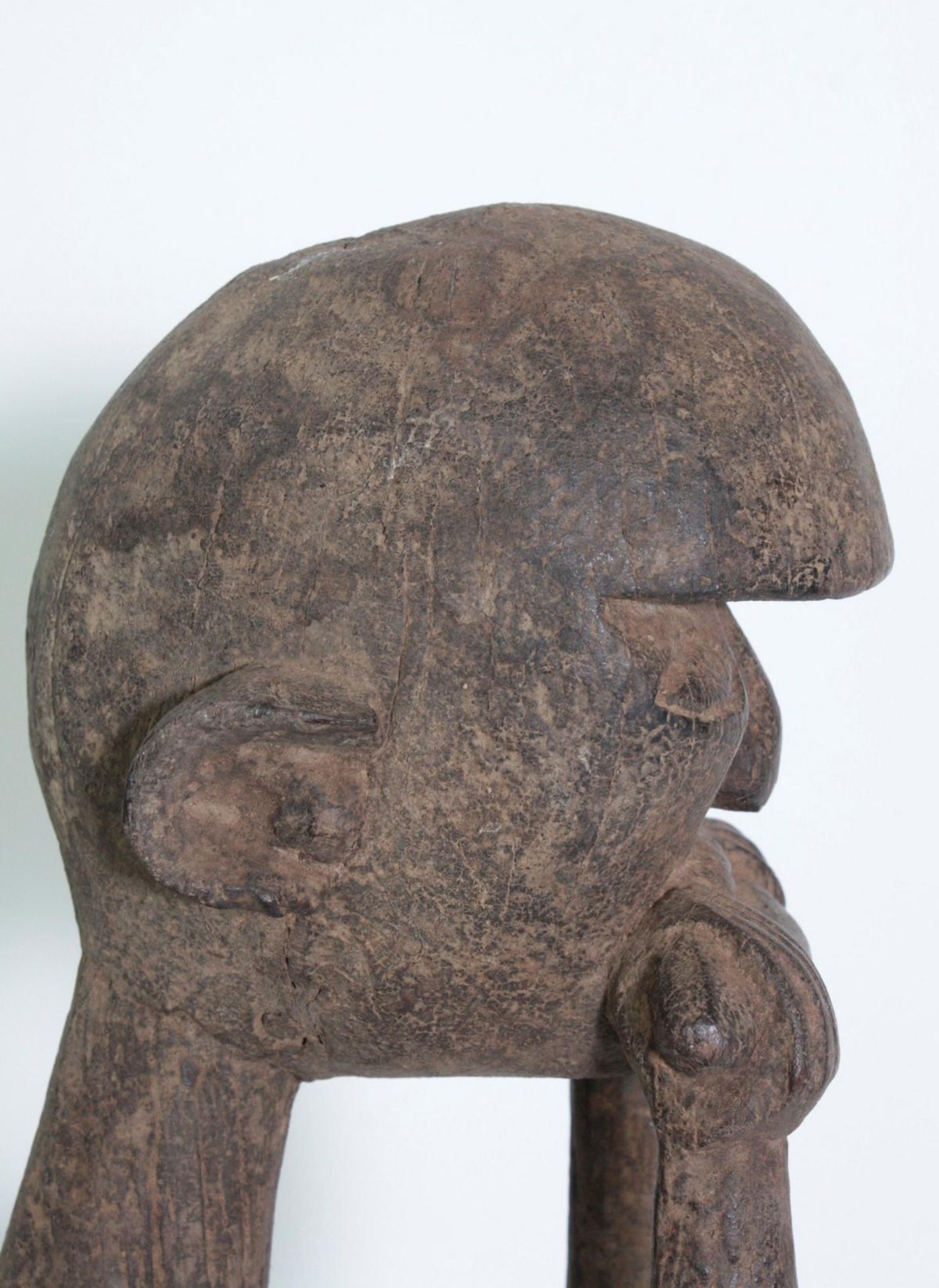 Hockende zoomorphe Figur, wohl Lobi, Burkina Faso, 1. Hälfte 20. Jh. - Image 8 of 10