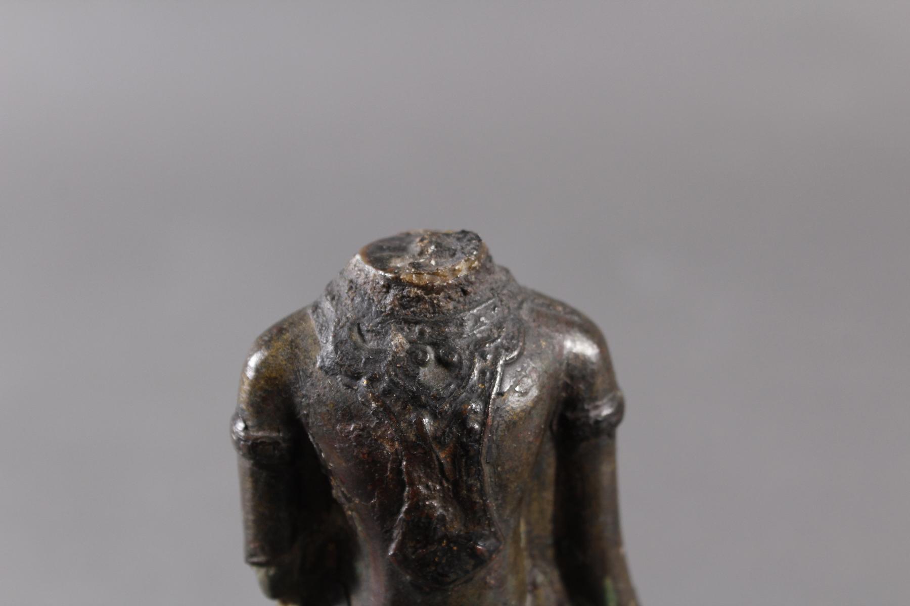 Bronze Buddha-Fragment, wohl Khmer, 13./14. Jahrhundert - Image 9 of 9