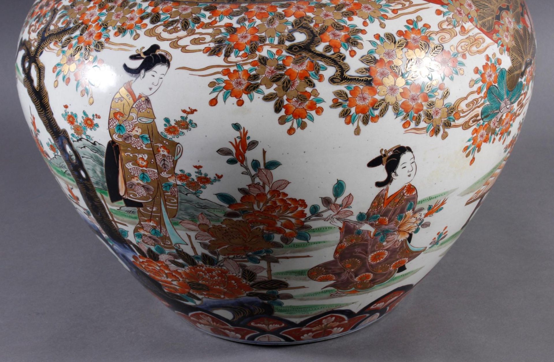 Große Prunk-Deckelvase, Imari, Japan, Meiji Periode - Bild 11 aus 29