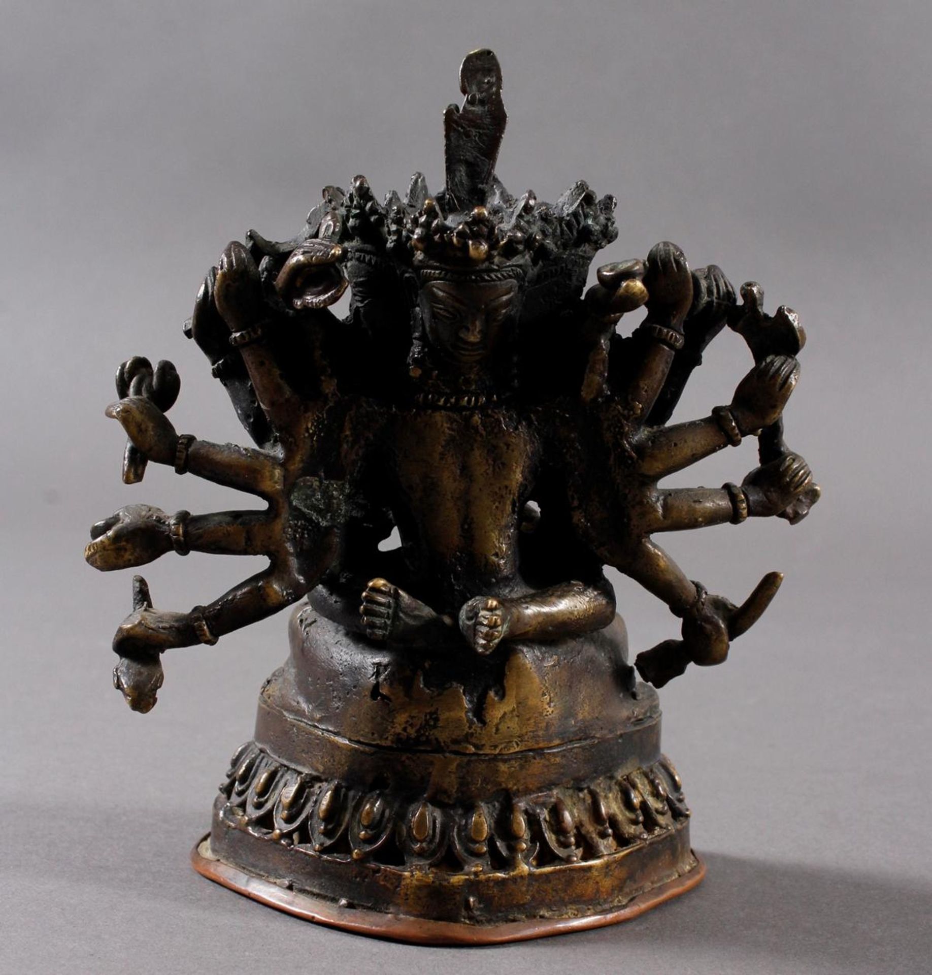 Tibet 17. / 18., Bronzeguss der hinduistischen Gottheit Guhjasamaja - Bild 7 aus 16
