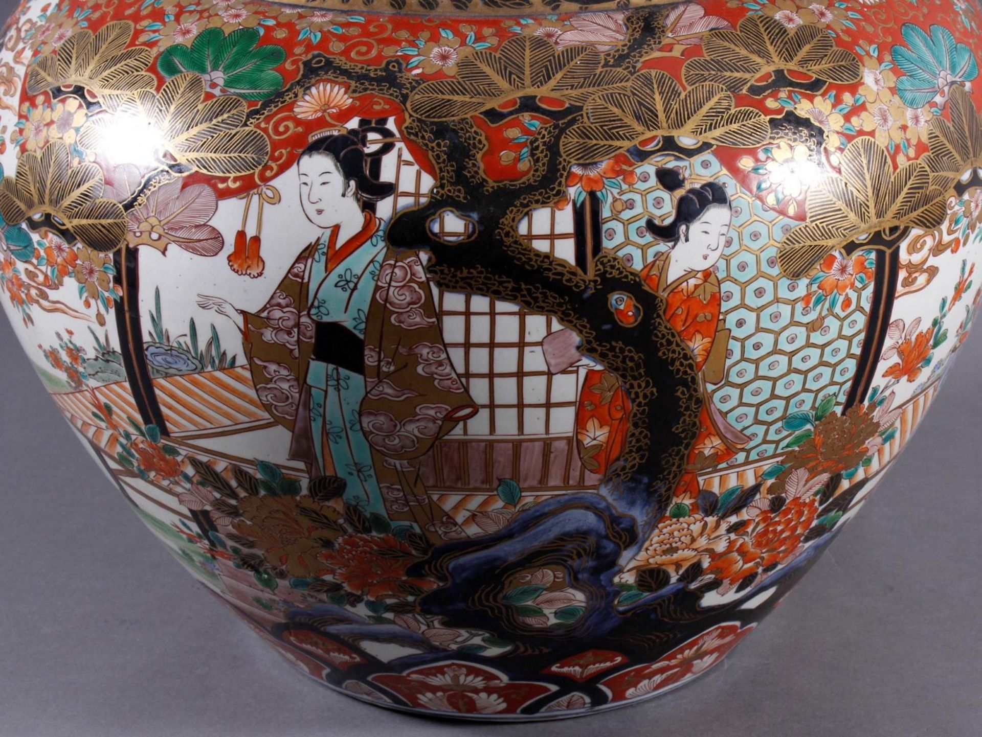 Große Prunk-Deckelvase, Imari, Japan, Meiji Periode - Bild 10 aus 29