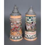 Zwei Keramikkrüge mit Zinndeckel