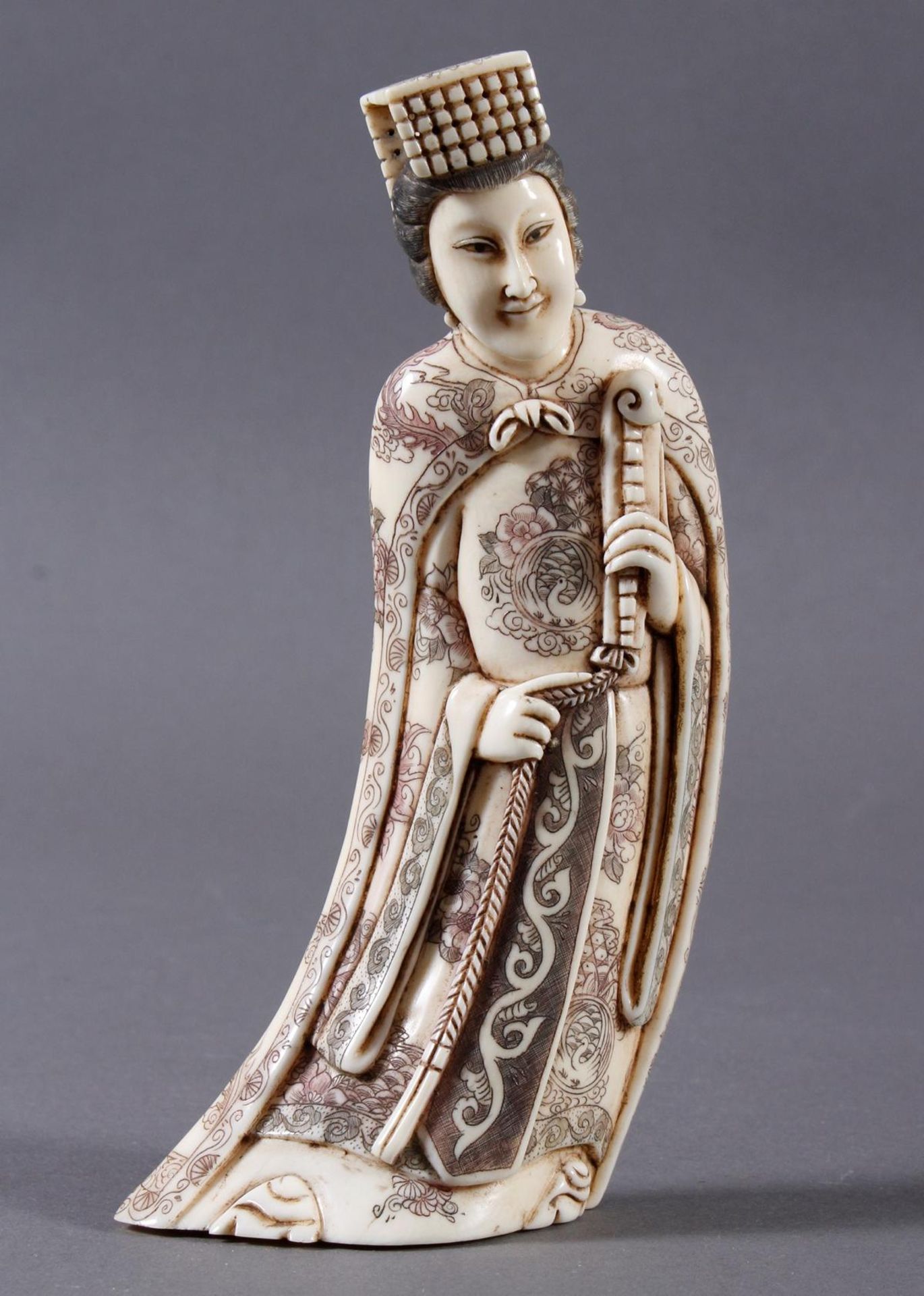 Nilpferdzahn Figur, Hofdame, China um 1900