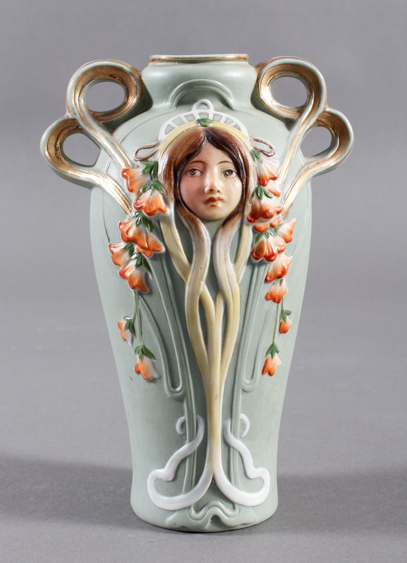 Jugendstil Buiskuittporzellanziervase, wohl Böhmen um 1900